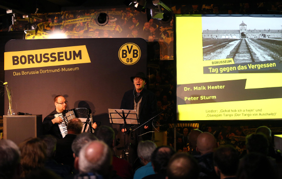Maik Hester und Peter Sturm im Borusseum Dortmund (Bild: Jimmy Hartwig Scholz)